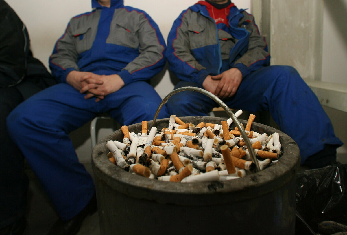 <span style="font-weight: bold;">Курение разрешено только в специально отведенном месте:</span>